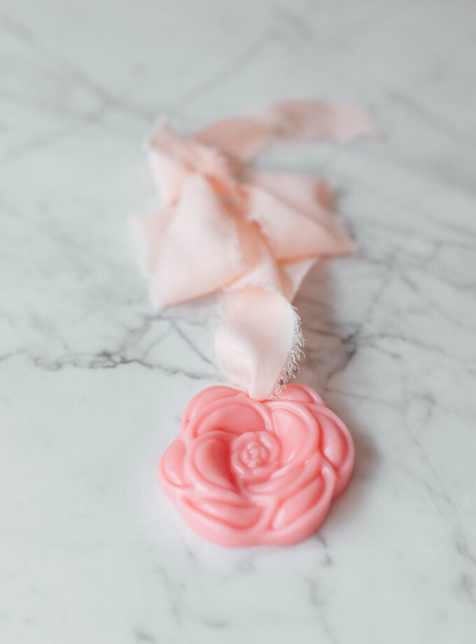 Balmumu Dolap Kokusu