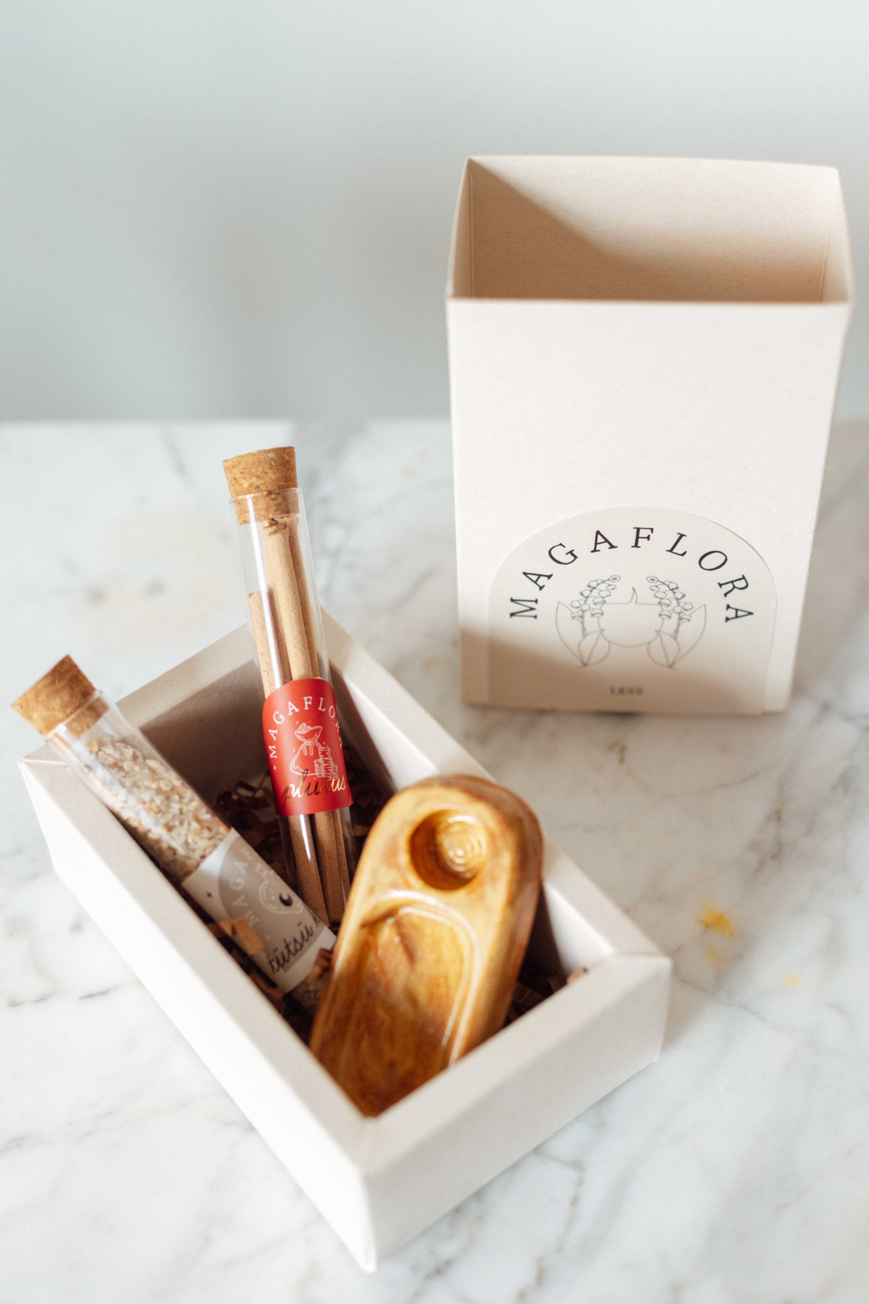 Plutus Tüsü ve Seramik Tütsülük Hediye Kutusu